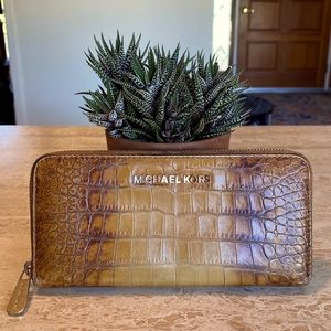 🌹MICHAEL KORS Croc Embossed Leather Zip-Around Wallet~!